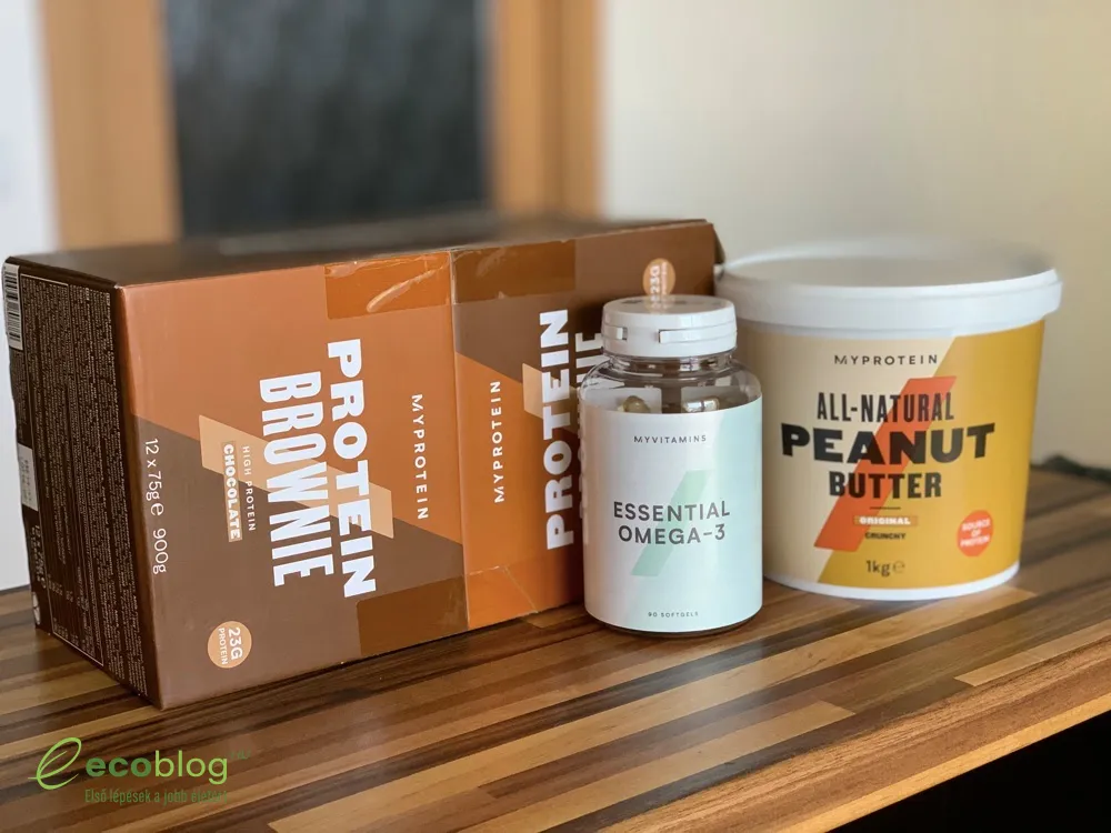 Myprotein protein brownie közelről, snacknek előkészítve